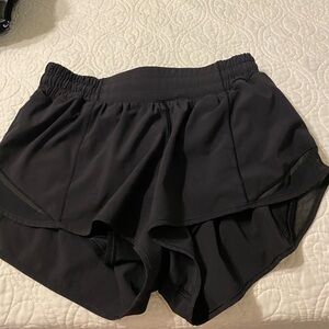 Black hotty hot lulu lemon shorts 2.5 size 6